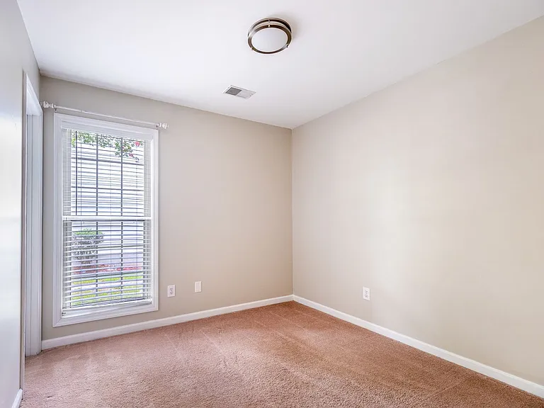 1561 Glen Erin Dr — Photo 24