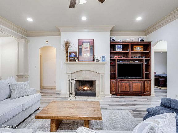 4th image of 406 La Villa Cir