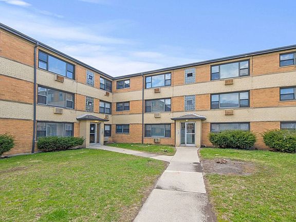 3rd image of 7900 S Paxton Ave APT 1G