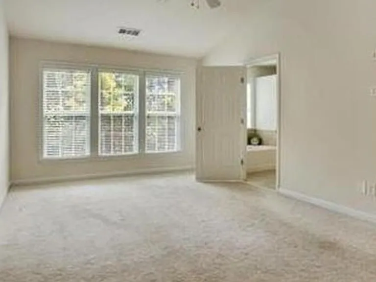 105 Finchley Dr — Photo 5