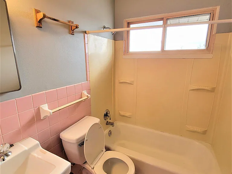 5025 University Ave NE #10 — Photo 15