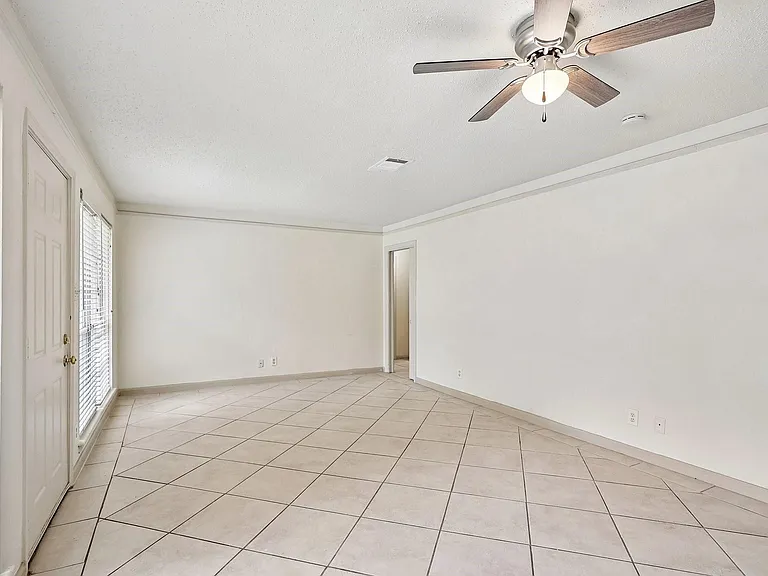 6401 Rowan Ln — Photo 4
