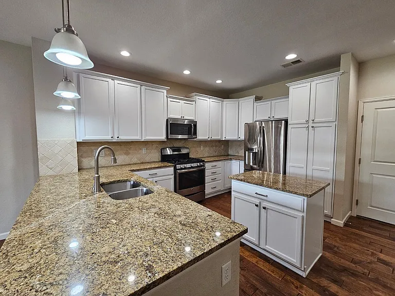9071 E Phillips Dr — Photo 3