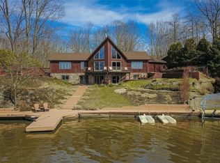 1515-1516 Morning Star Dr, Rock Creek, OH 44084