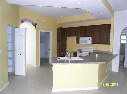 4th image of 951 SW Jasper Ave