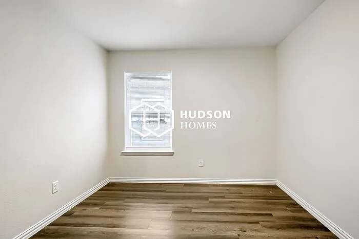 1013 Earle Ave — Photo 11