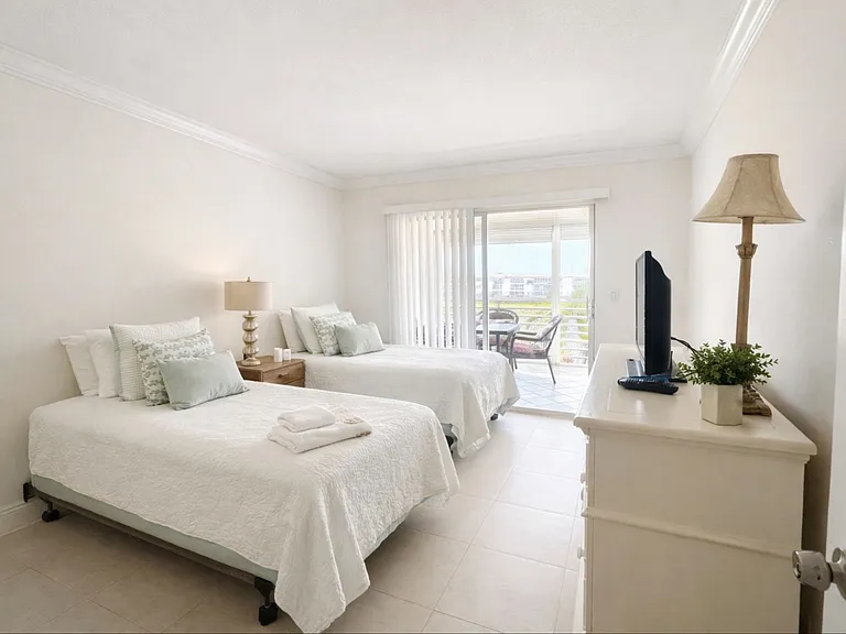 1905 Bermuda Cir #L4 — Photo 6