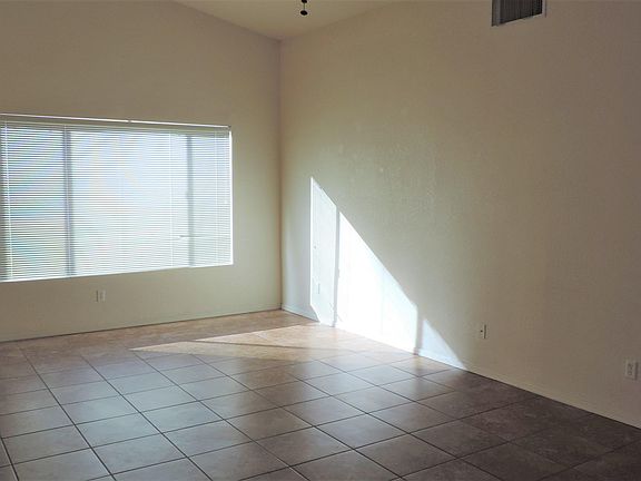 4th image of 2490 Thunderbird Dr