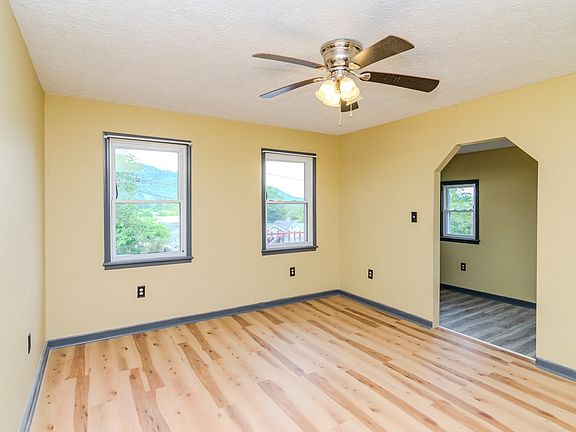 3rd image of 707 Poplar St