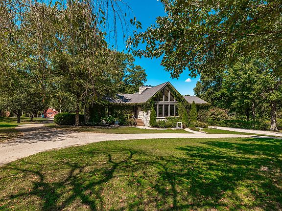 2nd image of 559 Forest Retreat Rd