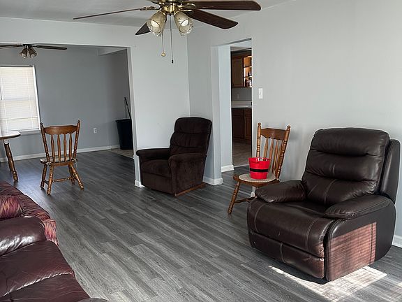 2nd image of 35762 Farragut Ave