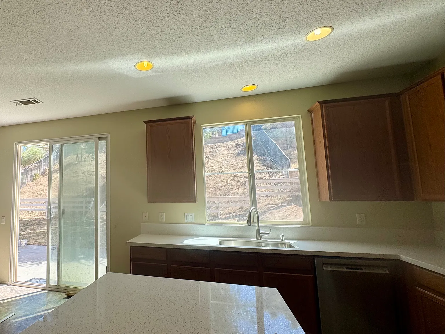 4 bed, 3062 sqft, $4,250 — Photo 4