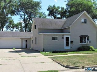 619 SW 2nd St, Madison, SD 57042