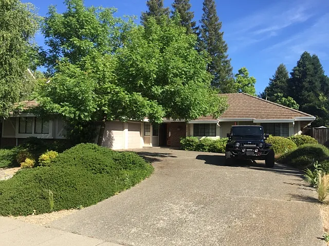 208 Firestone Dr photo 1