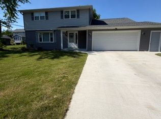 2206 E 32nd St, Davenport, IA 52807