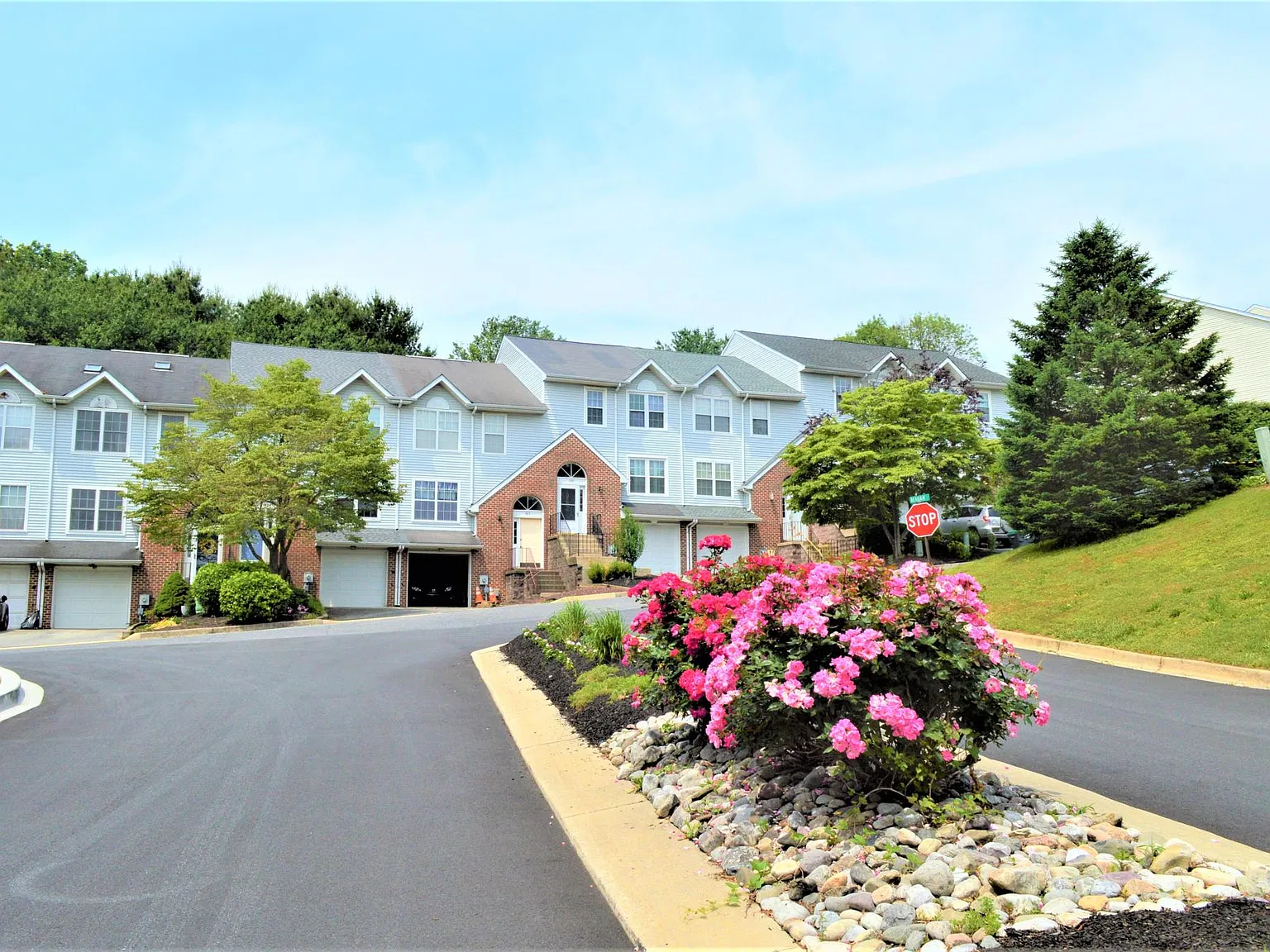 3 bed, 2.5 bath, 1750 sqft, $2,280 — Photo 4