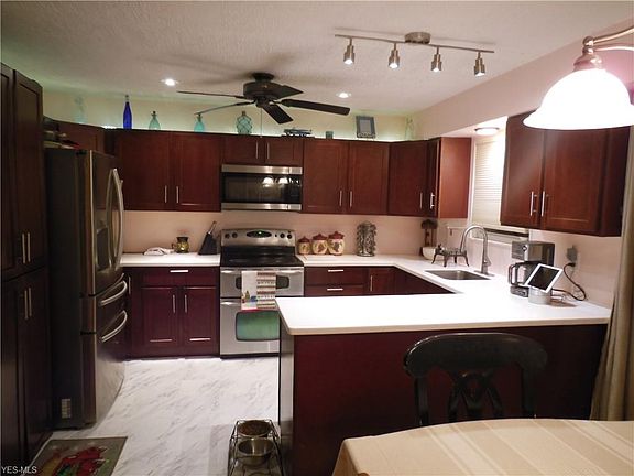 3rd image of 24712 Meadow Ln