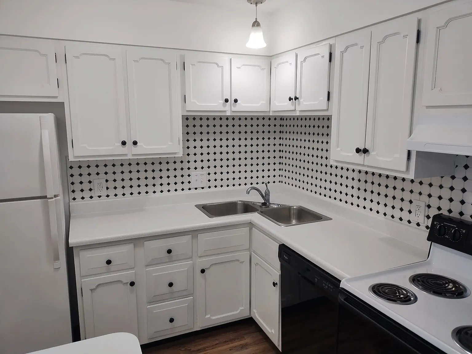 2 bed, 824 sqft, $1,075 — Photo 1