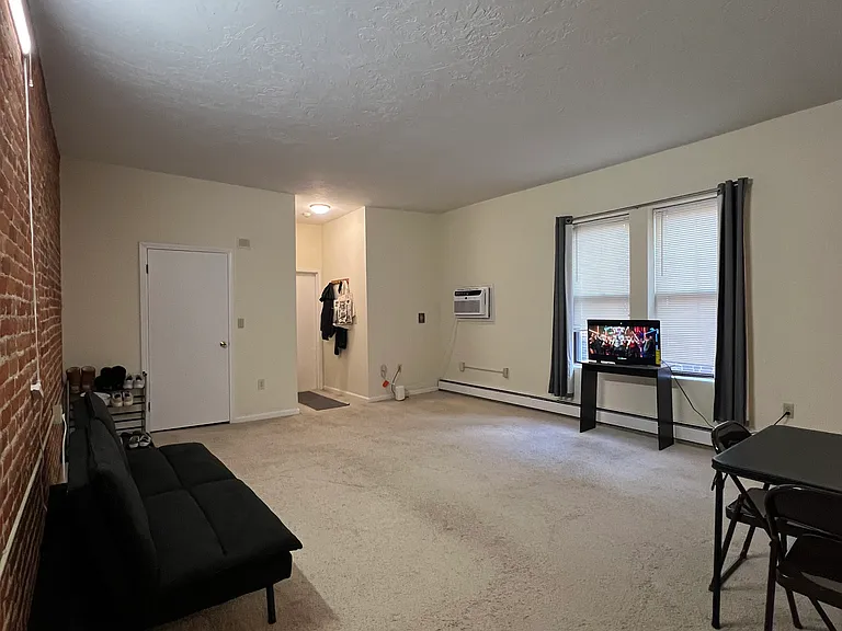 12 Westland Ave — Photo 3