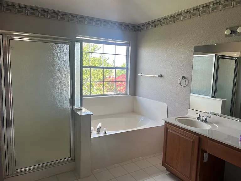 1318 Willow Bluff Dr — Photo 14