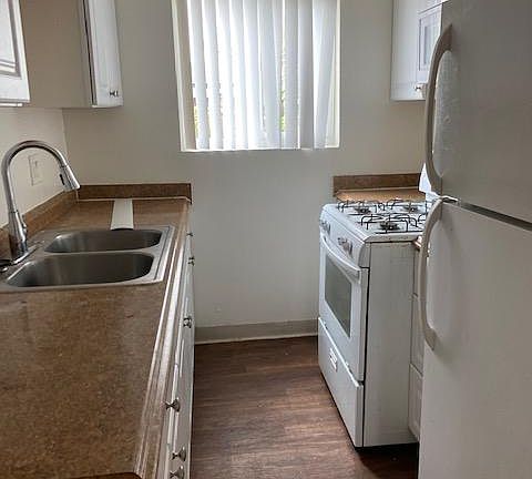 3rd image of 4126 46th St APT 4
