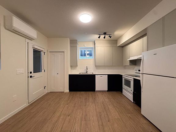 3rd image of 11052 Lockwood St