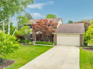 6247 Carpathian Ct, West Bloomfield, MI 48324
