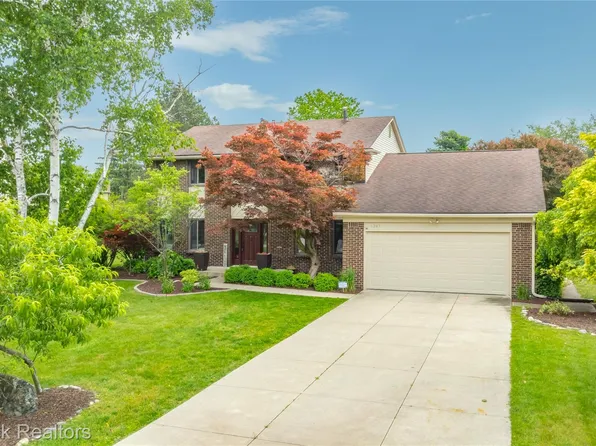 6247 Carpathian Ct, West Bloomfield, MI 48324