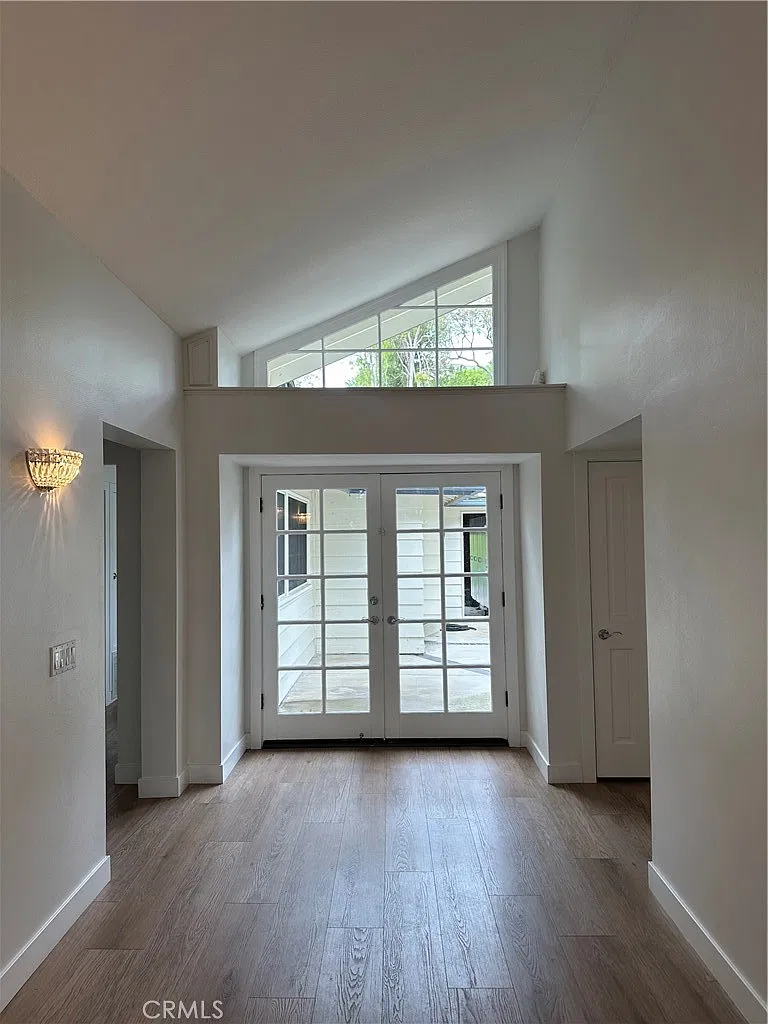 3 bed, 2244 sqft, $6,000 — Photo 2