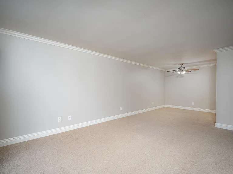 Regency #118 living2