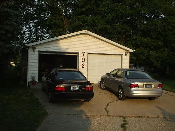 2nd image of 702 S Pearl St