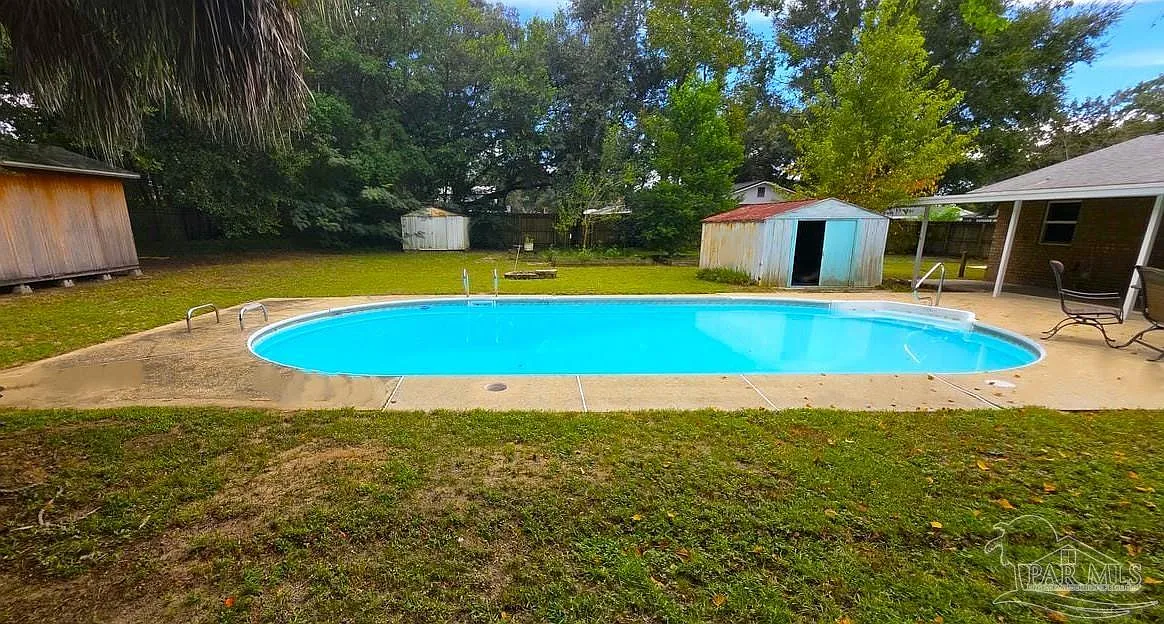 3 bed, 1404 sqft, $1,950 — Photo 2