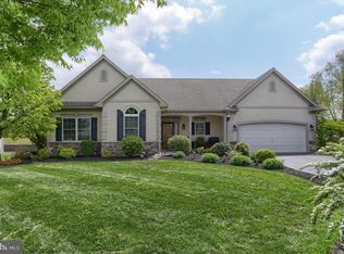 846 Water Edge Ct, Lebanon, PA 17046