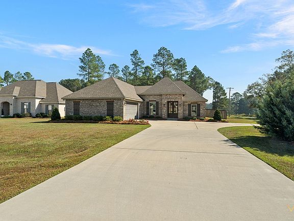 2nd image of 4 Sapphire Dr