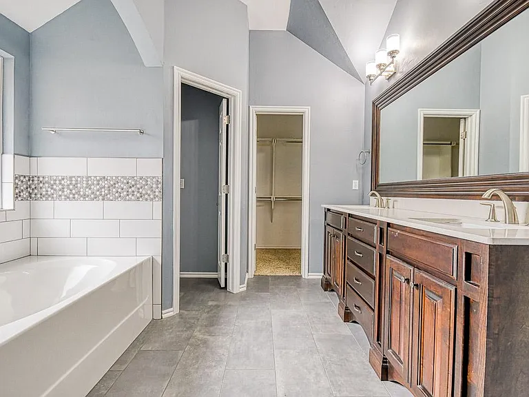19208 Greenery Ln — Photo 24