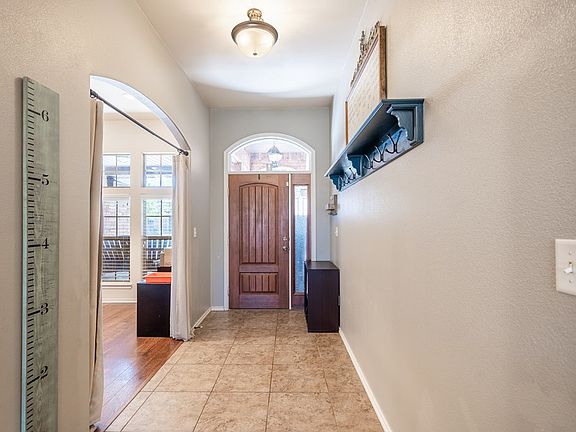 3rd image of 614 Dimaggio Ct