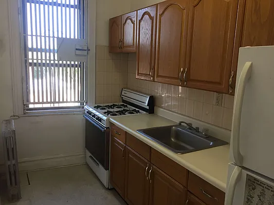 Rented by Metroline Realty | media 24