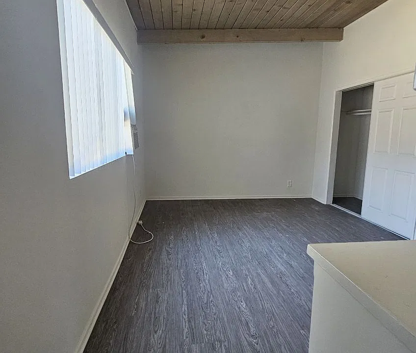 3326 S Canfield Ave #8