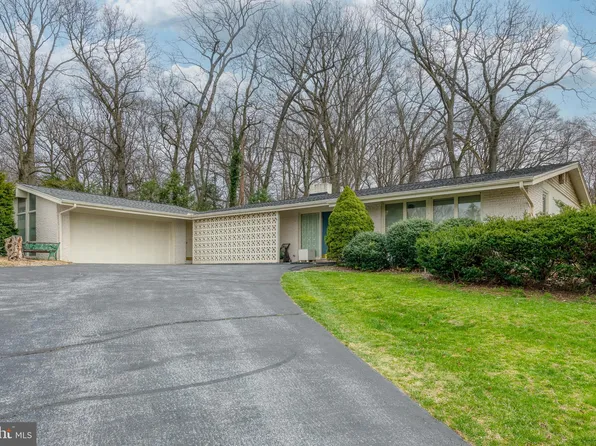 831 Hillaire Rd, Lancaster, PA 17601