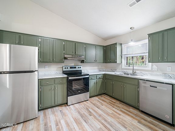 5th image of 214 Village Dr