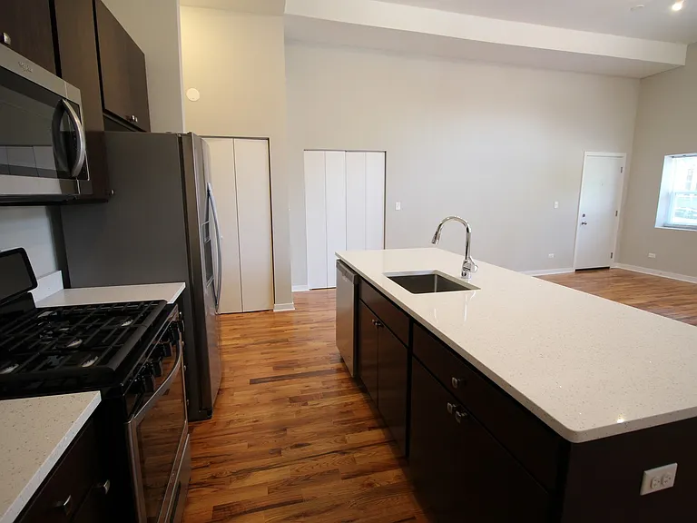 3254 N Ravenswood Ave #1 — Photo 5