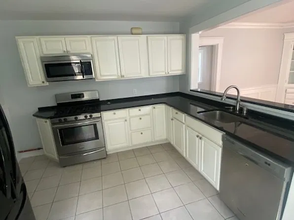 379 Newtonville Ave #2, Newtonville, MA 02460
