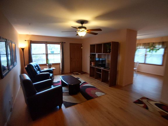 4th image of 121 W Hawthorne Dr
