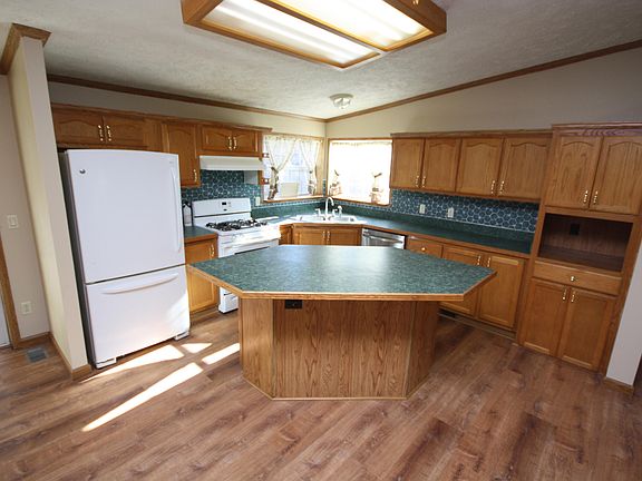 3rd image of 64403 Winding Woods Dr