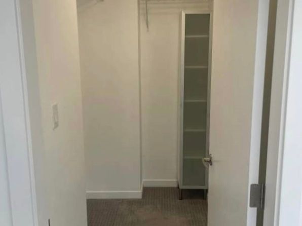 2 bedroom rental in Surrey — photo 13