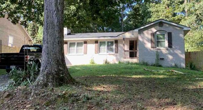 1st image of 17 E Castle Dr