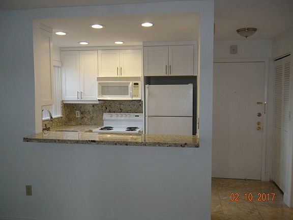 5th image of 1990 Marseille Dr APT 207