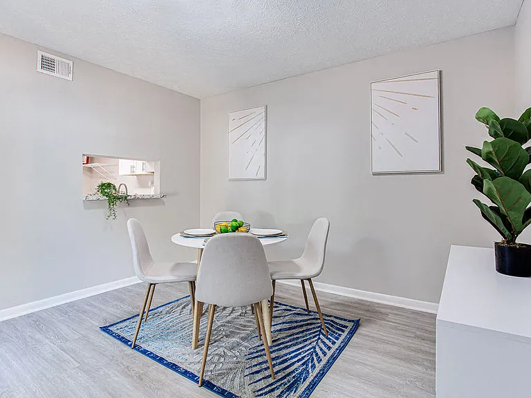 The Cobb Apartments-Townhomes — Photo 5