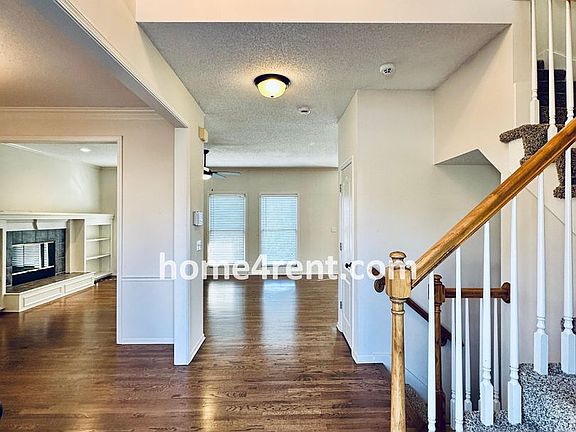 3rd image of 12709 Woodward St