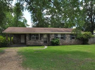 101 W Lamar Ave, Poplarville, MS 39470